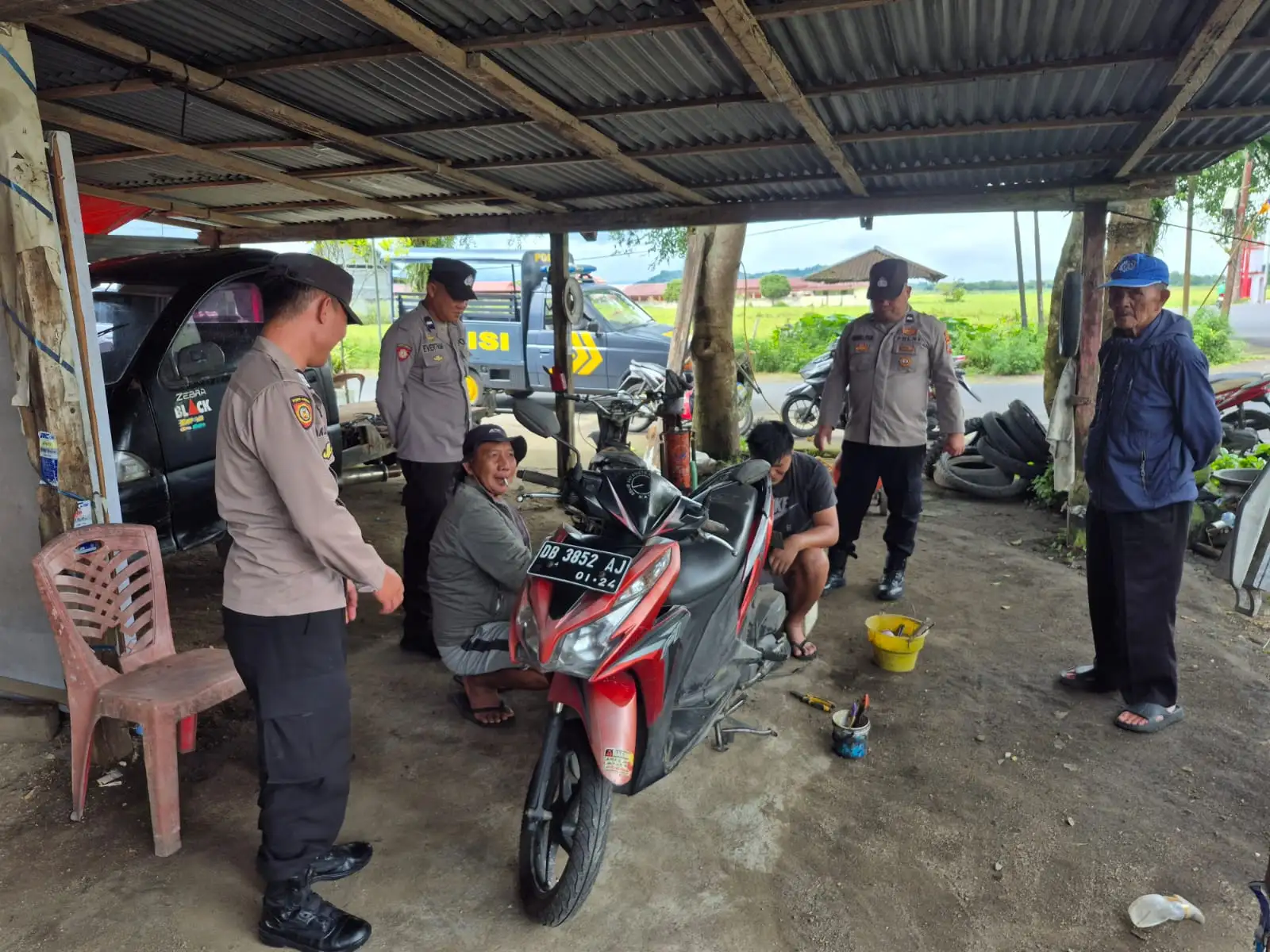 Polsek Kakas Laksanakan Patroli Dialogis dan Sambang Warga Jelang Natal dan Tahun Baru